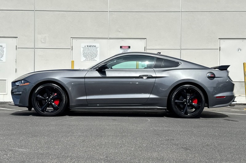 Ford Mustang Vehicle Full-screen Gallery Image 08