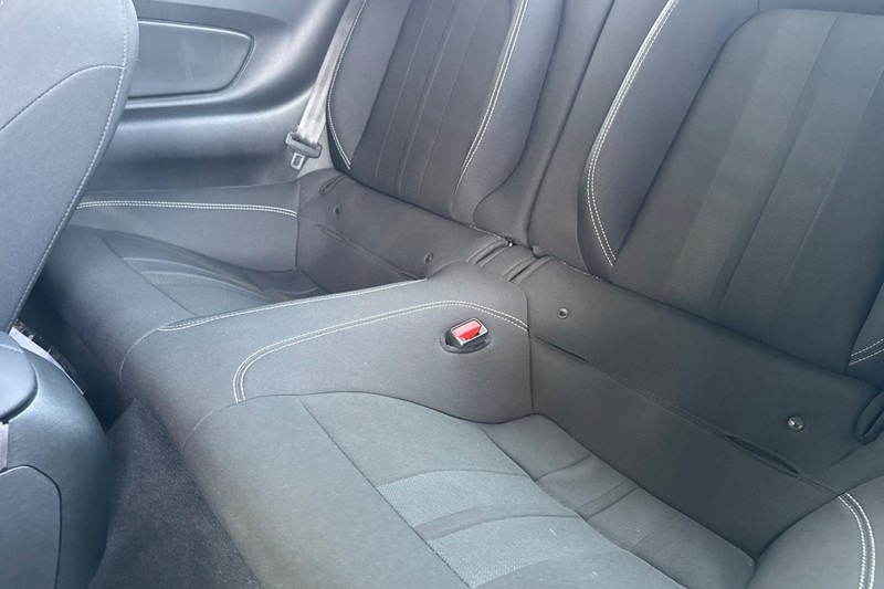 Ford Mustang Vehicle Full-screen Gallery Image 15