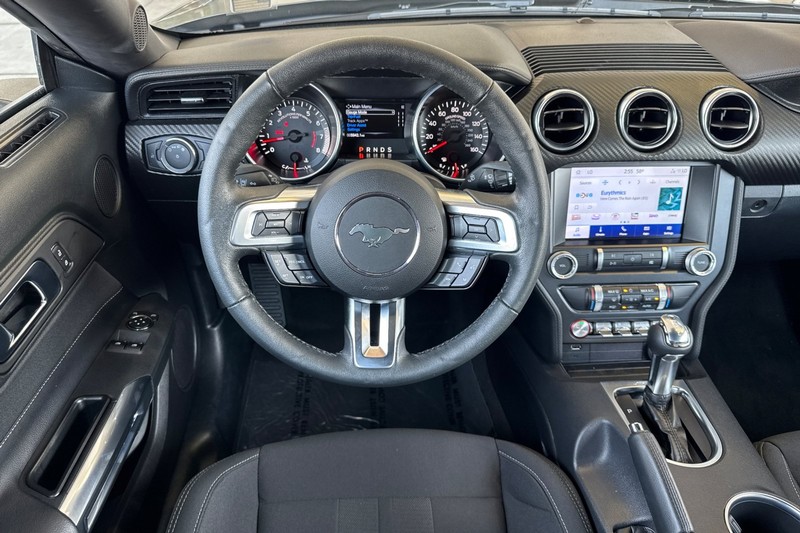 Ford Mustang Vehicle Full-screen Gallery Image 17
