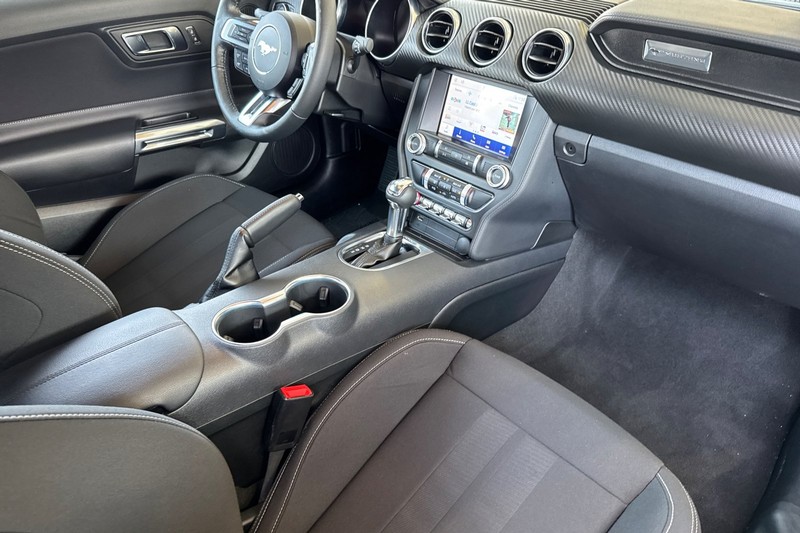 Ford Mustang Vehicle Full-screen Gallery Image 19