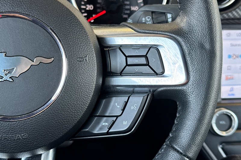 Ford Mustang Vehicle Full-screen Gallery Image 29