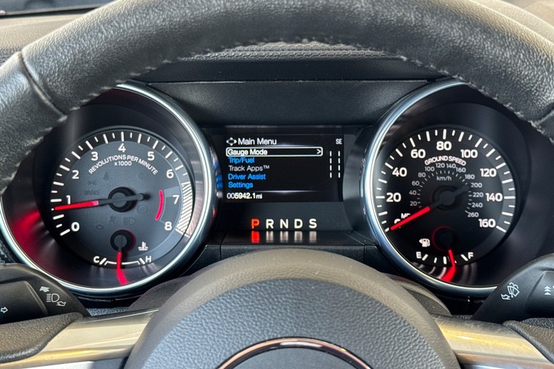 Ford Mustang Vehicle Full-screen Gallery Image 30