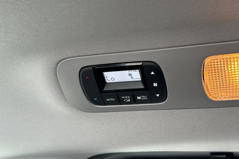 Honda Odyssey Vehicle Full-screen Gallery Image 16
