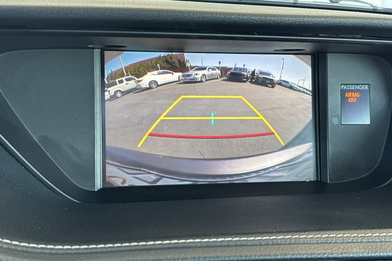 Lexus ES Vehicle Full-screen Gallery Image 25