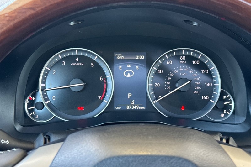Lexus ES Vehicle Full-screen Gallery Image 32