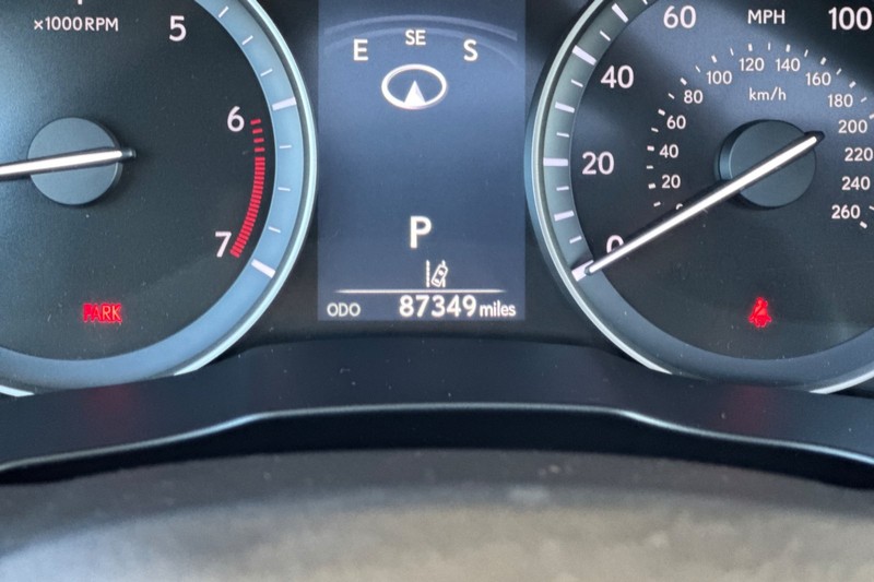Lexus ES Vehicle Full-screen Gallery Image 33
