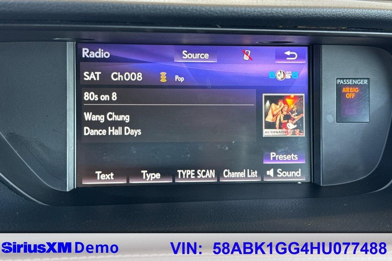 Lexus ES Vehicle Full-screen Gallery Image 36
