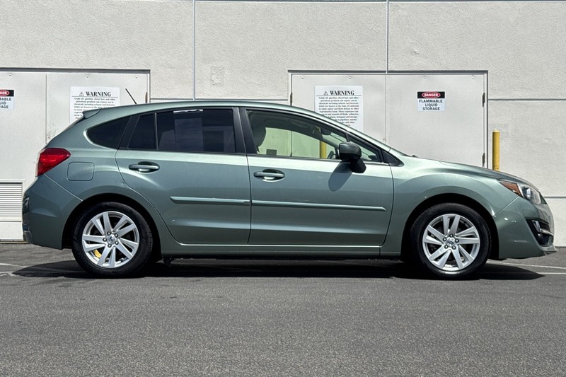 Subaru Impreza Wagon Vehicle Full-screen Gallery Image 02