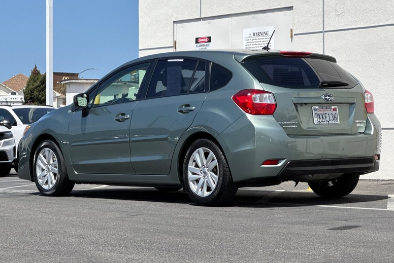 Subaru Impreza Wagon Vehicle Full-screen Gallery Image 07
