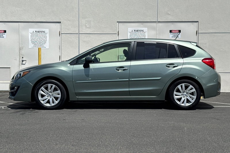 Subaru Impreza Wagon Vehicle Full-screen Gallery Image 08