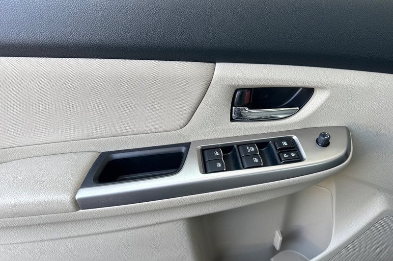 Subaru Impreza Wagon Vehicle Full-screen Gallery Image 13