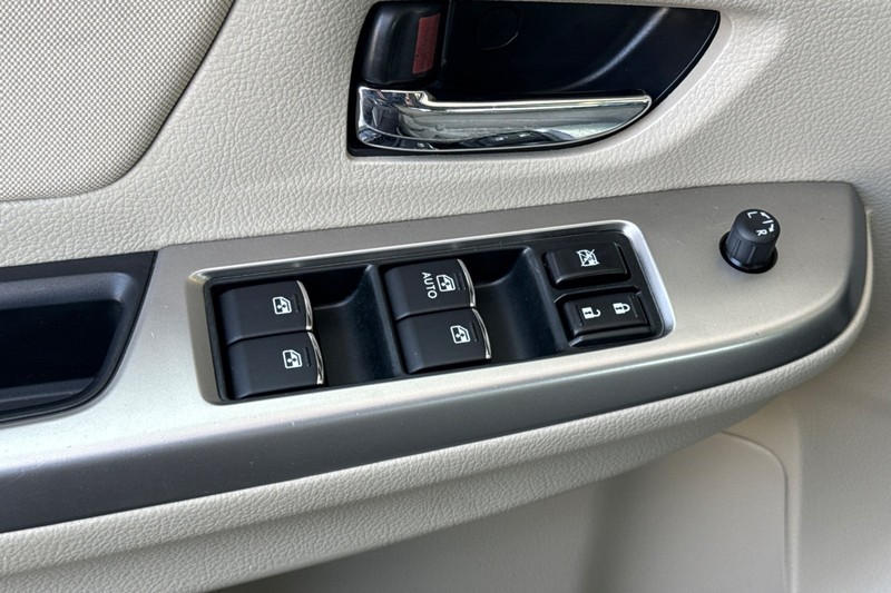 Subaru Impreza Wagon Vehicle Full-screen Gallery Image 14