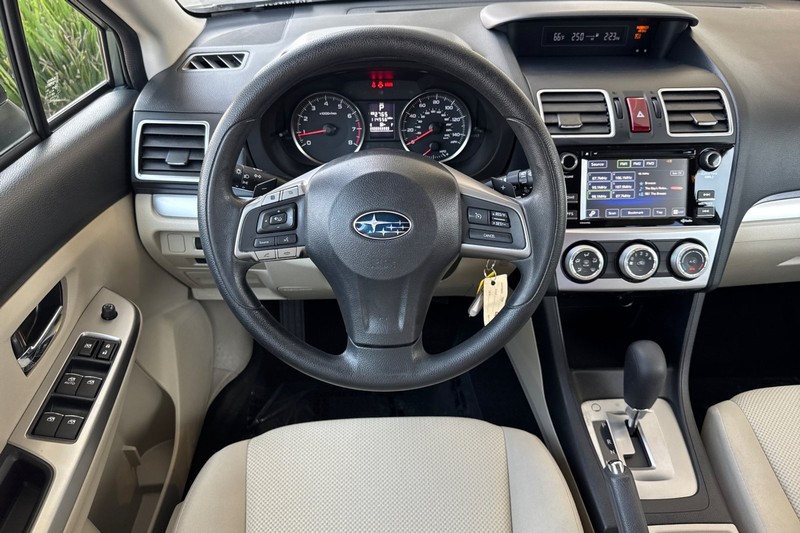 Subaru Impreza Wagon Vehicle Full-screen Gallery Image 17