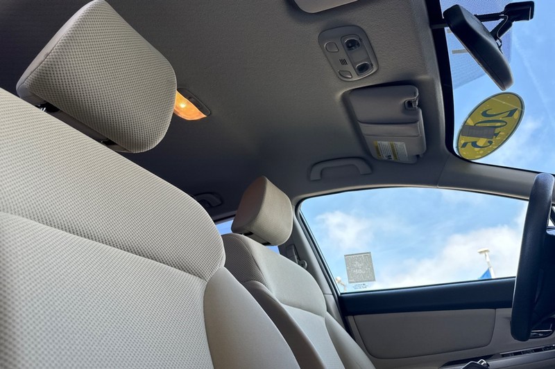 Subaru Impreza Wagon Vehicle Full-screen Gallery Image 20