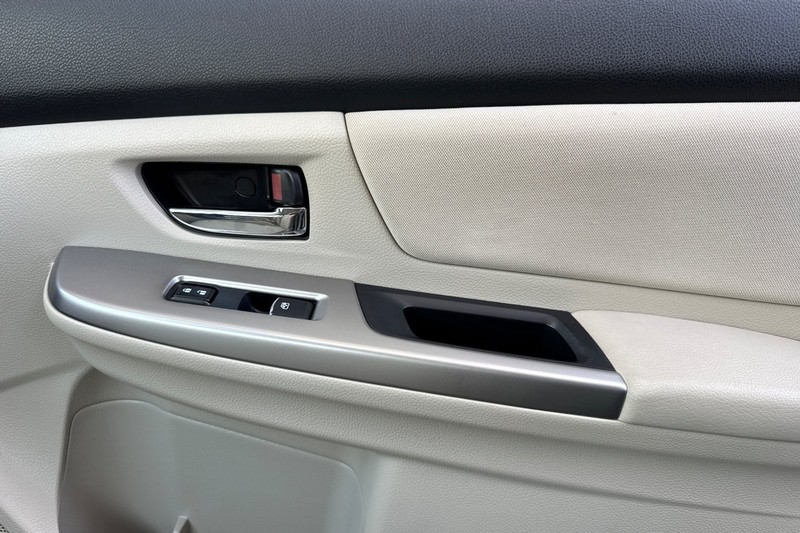 Subaru Impreza Wagon Vehicle Full-screen Gallery Image 21