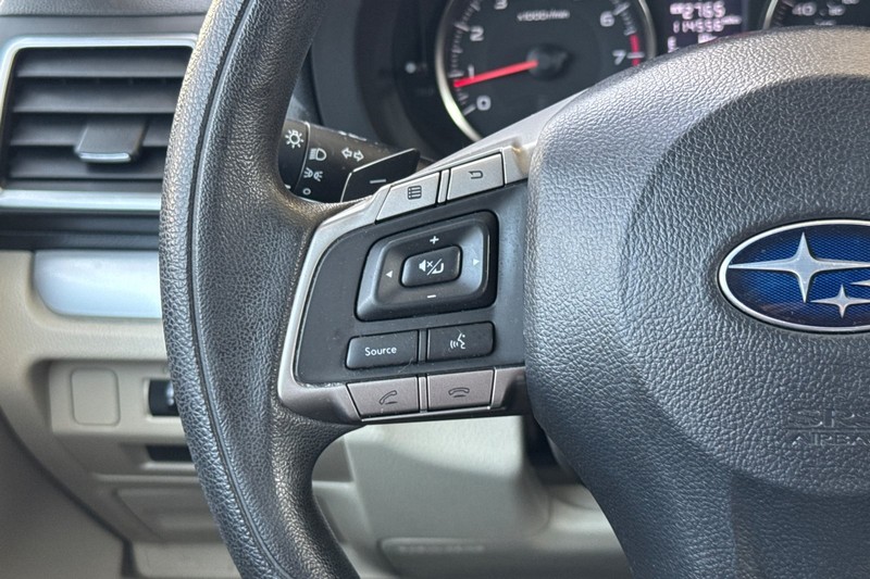 Subaru Impreza Wagon Vehicle Full-screen Gallery Image 27