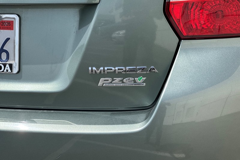 Subaru Impreza Wagon Vehicle Full-screen Gallery Image 33