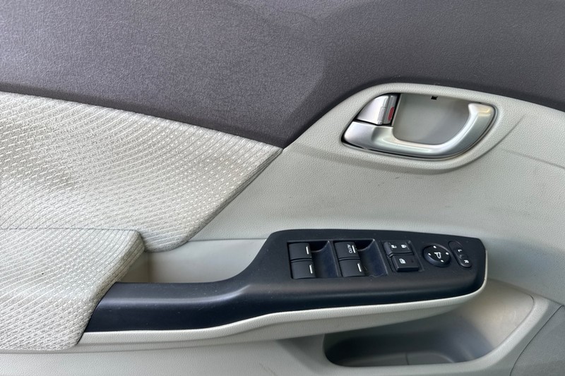 Honda Civic Hybrid Vehicle Full-screen Gallery Image 13