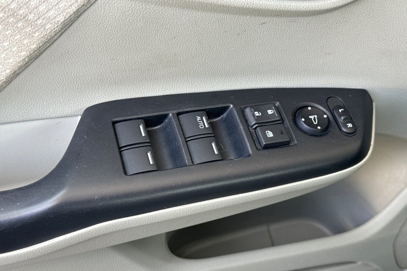 Honda Civic Hybrid Vehicle Full-screen Gallery Image 14