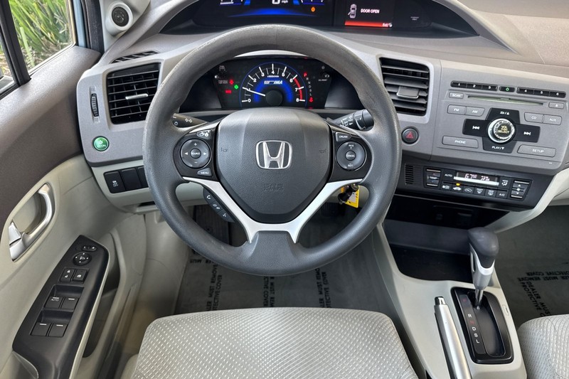 Honda Civic Hybrid Vehicle Full-screen Gallery Image 17