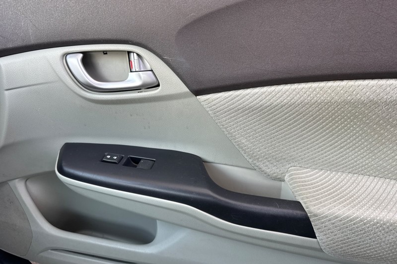 Honda Civic Hybrid Vehicle Full-screen Gallery Image 21