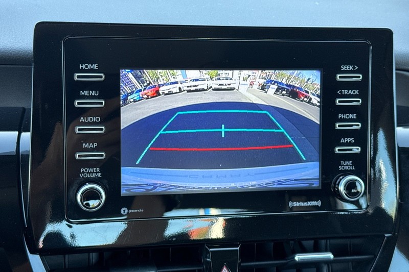 Toyota Camry Vehicle Full-screen Gallery Image 23
