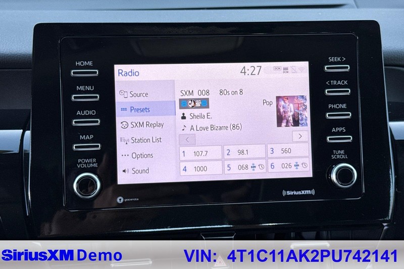 Toyota Camry Vehicle Full-screen Gallery Image 33