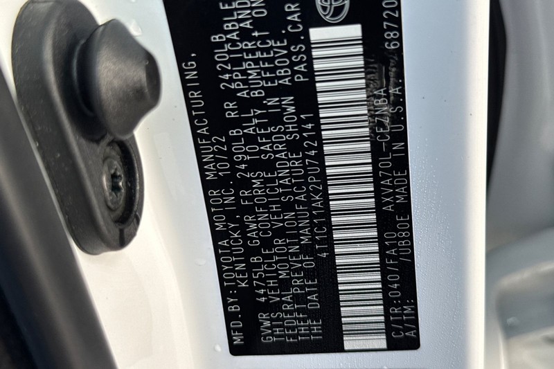 Toyota Camry Vehicle Full-screen Gallery Image 34