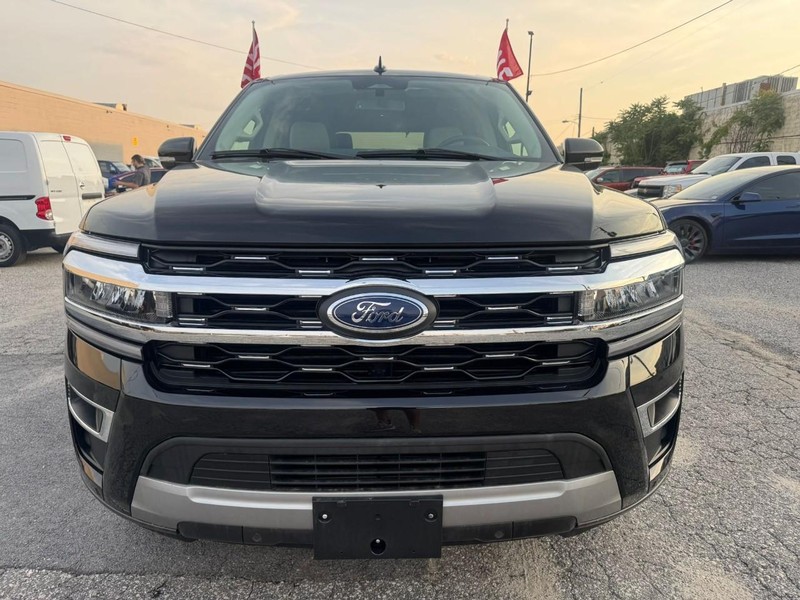 Ford Expedition Vehicle Full-screen Gallery Image 3