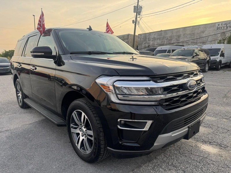 Ford Expedition Vehicle Full-screen Gallery Image 4