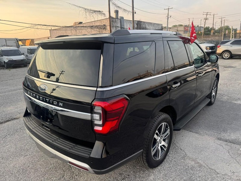 Ford Expedition Vehicle Full-screen Gallery Image 8