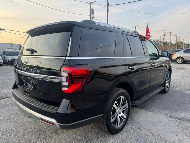 Ford Expedition Vehicle Full-screen Gallery Image 9