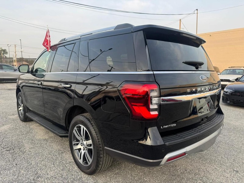 Ford Expedition Vehicle Full-screen Gallery Image 12