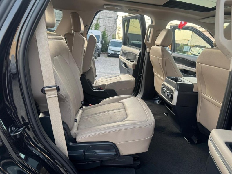Ford Expedition Vehicle Full-screen Gallery Image 15