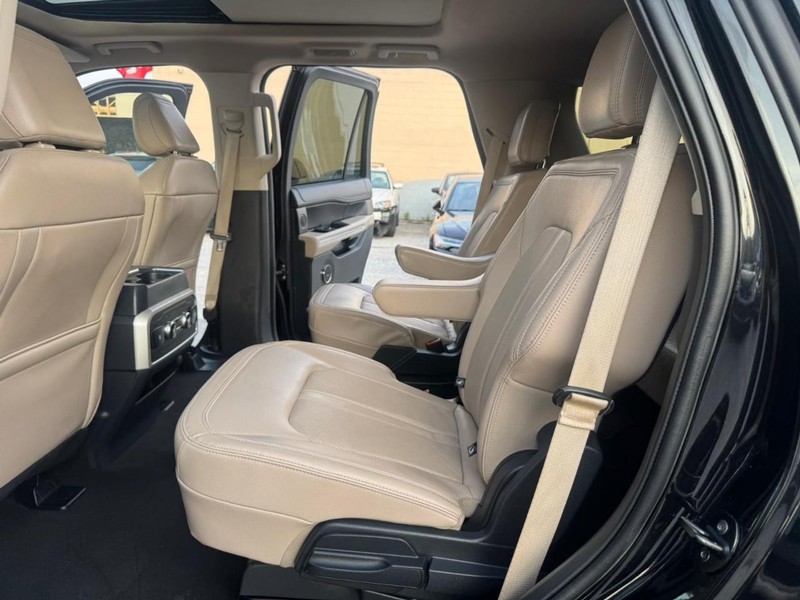 Ford Expedition Vehicle Full-screen Gallery Image 20