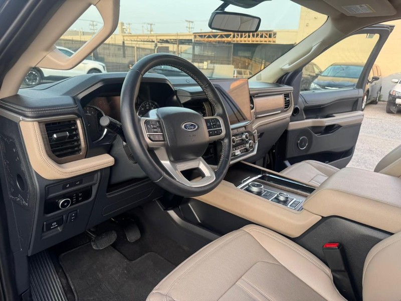 Ford Expedition Vehicle Full-screen Gallery Image 22