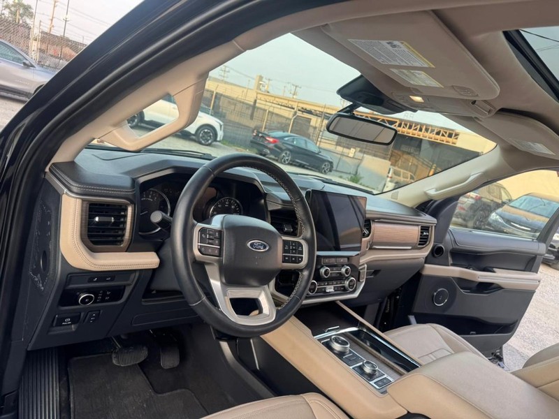 Ford Expedition Vehicle Full-screen Gallery Image 23