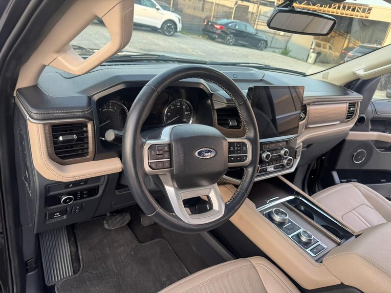 Ford Expedition Vehicle Full-screen Gallery Image 25