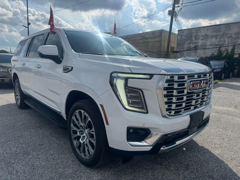 GMC Yukon XL Vehicle Full-screen Gallery Image 7