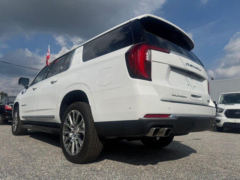 GMC Yukon XL Vehicle Full-screen Gallery Image 14
