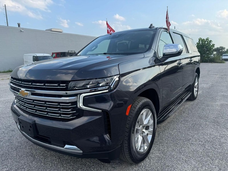 Chevrolet Suburban Vehicle Full-screen Gallery Image 2