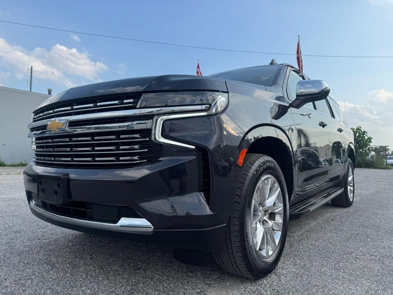 Chevrolet Suburban Vehicle Full-screen Gallery Image 3