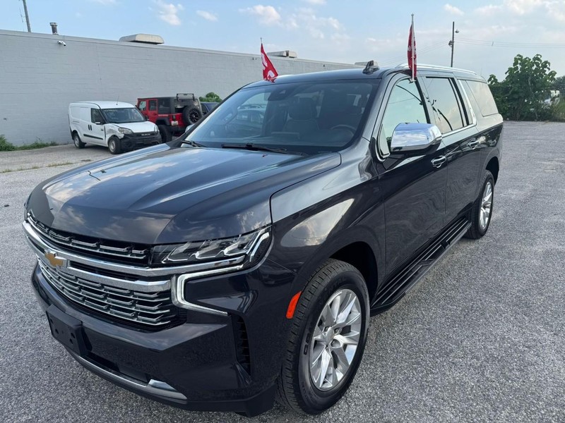 Chevrolet Suburban Vehicle Full-screen Gallery Image 5