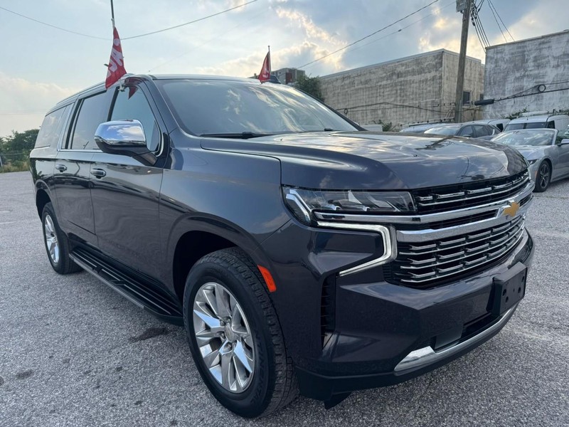 Chevrolet Suburban Vehicle Full-screen Gallery Image 6