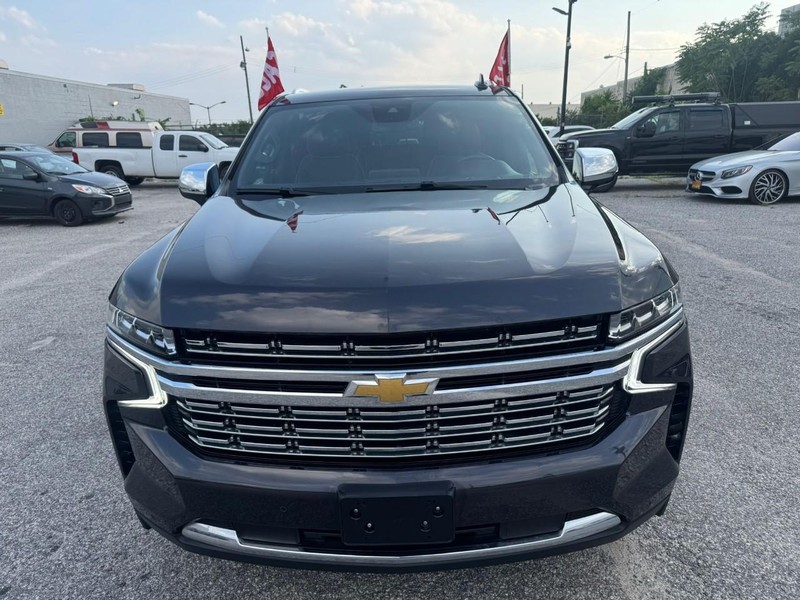 Chevrolet Suburban Vehicle Full-screen Gallery Image 7