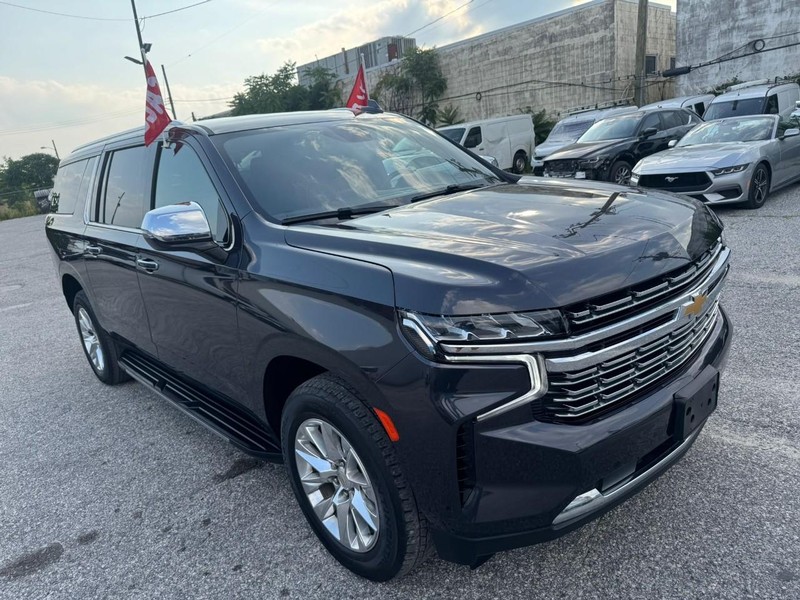 Chevrolet Suburban Vehicle Full-screen Gallery Image 8
