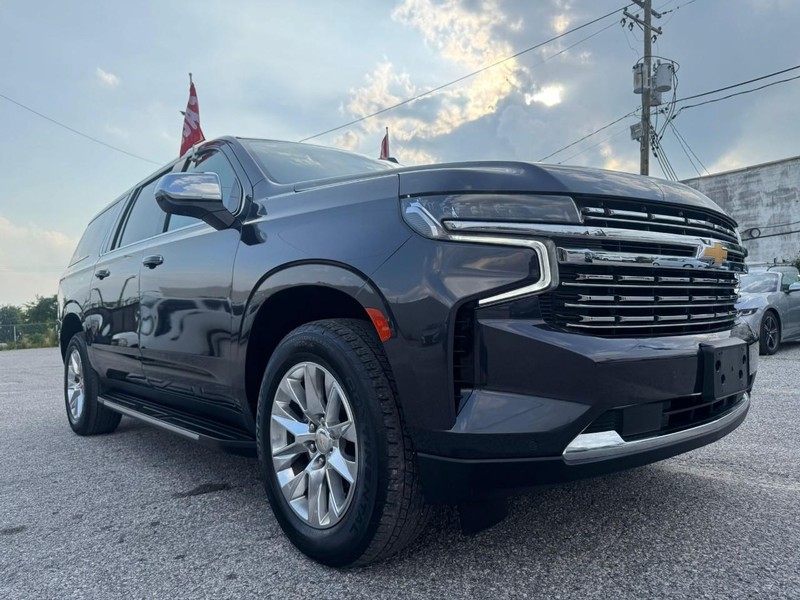 Chevrolet Suburban Vehicle Full-screen Gallery Image 9