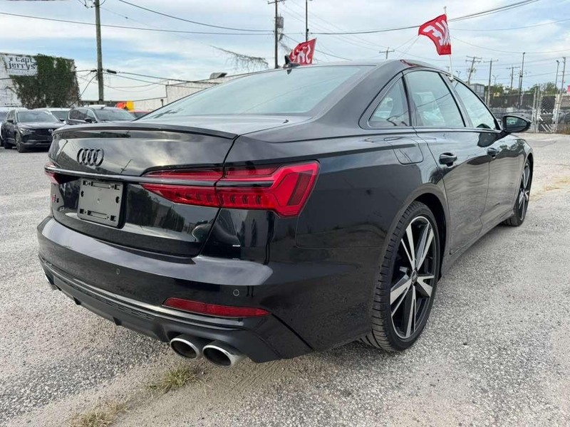 Audi S6 Sedan Vehicle Full-screen Gallery Image 9