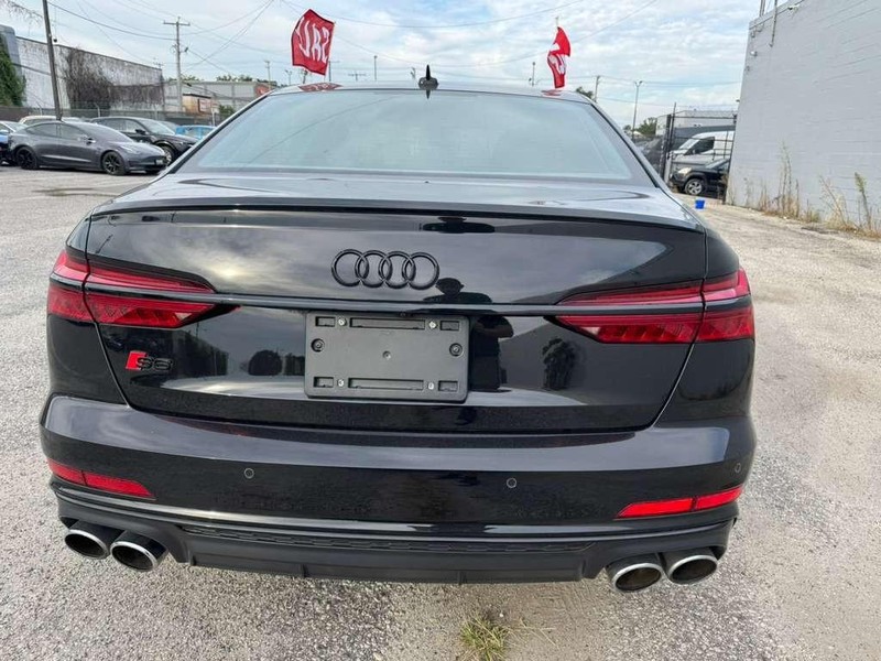 Audi S6 Sedan Vehicle Full-screen Gallery Image 11