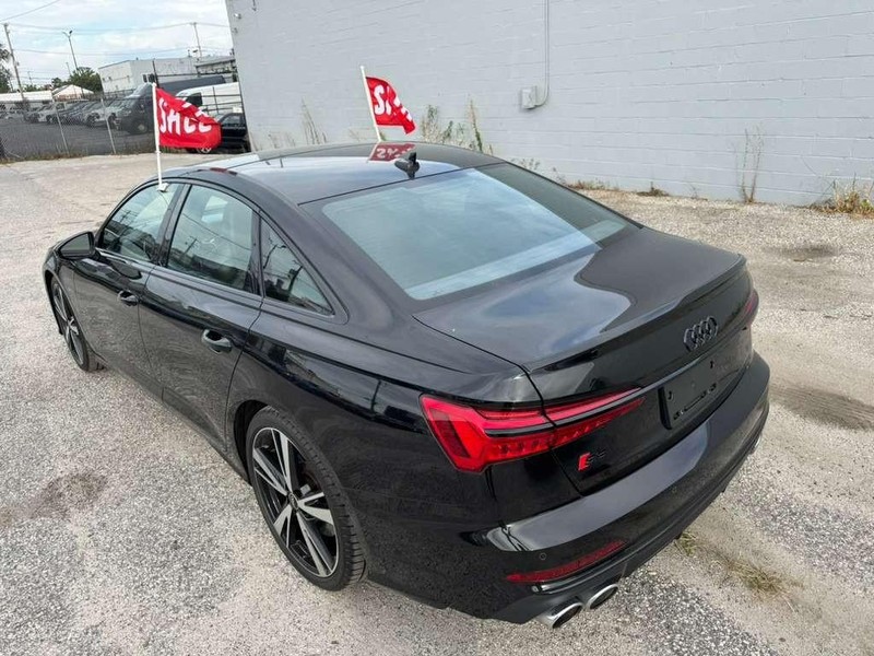 Audi S6 Sedan Vehicle Full-screen Gallery Image 13